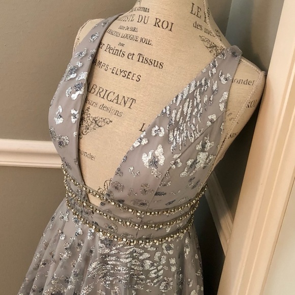 NEW JOVANI JVN SZ 2 SILVER JEWELED DEEP V FORMAL EVENING GOWN - Picture 4 of 16